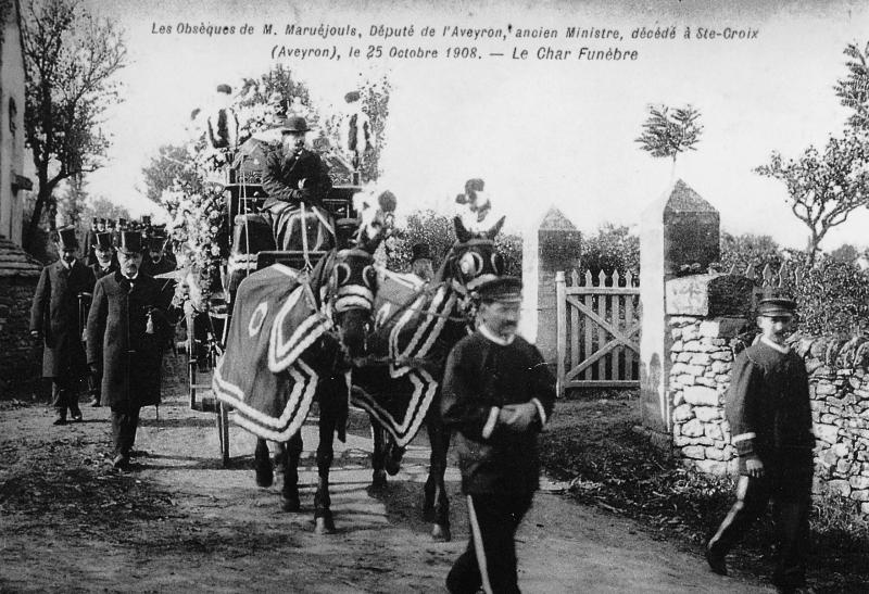 Les Obsèques de M. Maruéjouls, Député de l'Aveyron, ancien Ministre, décédé à Ste-Croix (Aveyron), le 25 Octobre 1908. - Le Char Funèbre