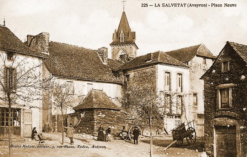 225 – LA SALVETAT (Aveyron) - Place Neuve