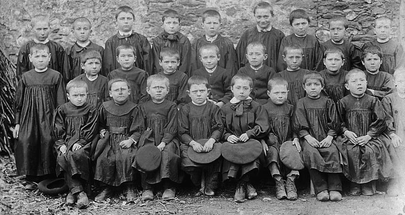 Ecole (escòla) des garçons, 1903-1904