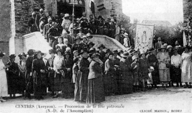 CENTRÈS (Aveyron). – Procession de la fête patronale (N.-D. de l'Assomption)