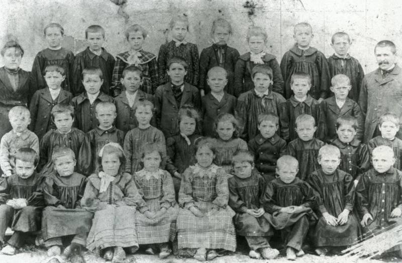Ecole (escòla) mixte, 1905