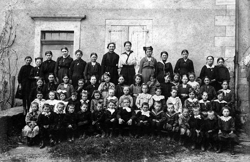 Ecole (escòla) mixte, à Naves, 1920