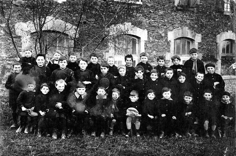 Ecole (escòla) des garçons, 1932