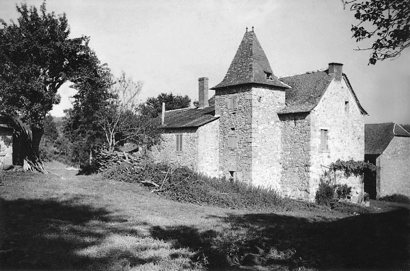 Maison natale (ostal naissedor) de l'abbé Justin Bessou, à Méjalanou, 10 septembre 1960