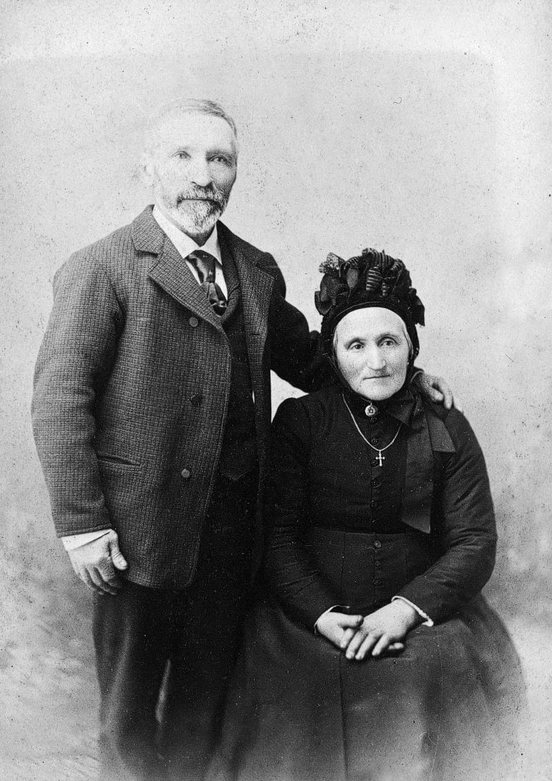 Couple (coble) posant, à Cabanes, 12 février 1895