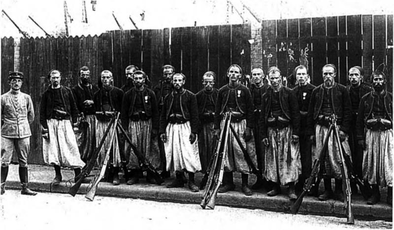 Soldats (soldats) du 3e régiment de zouaves, au Maroc, 1913