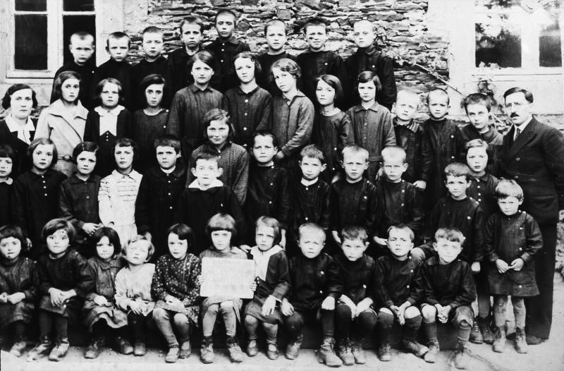 Ecole (escòla) mixte, 1933